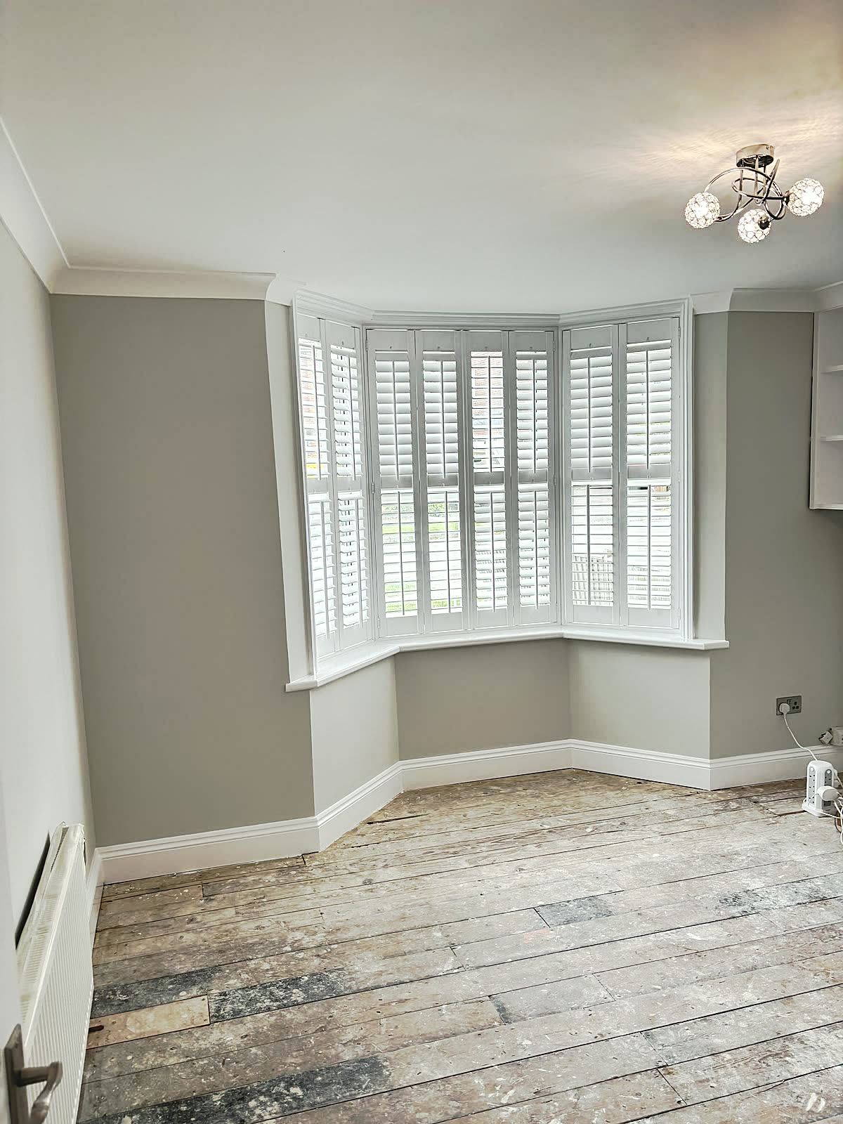 Bay-window room: walls skimmed → finished