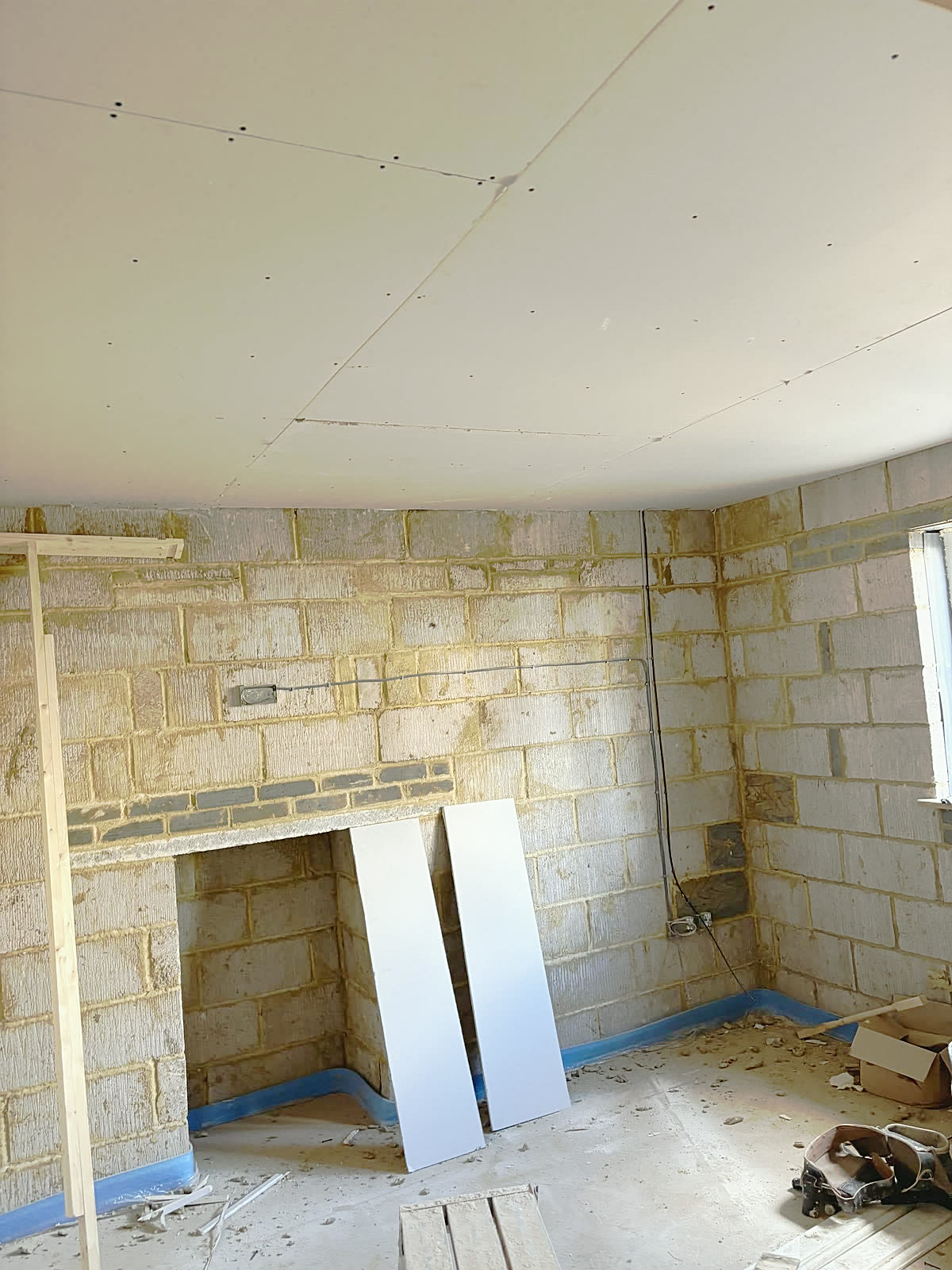 Room with the ceiling boarded