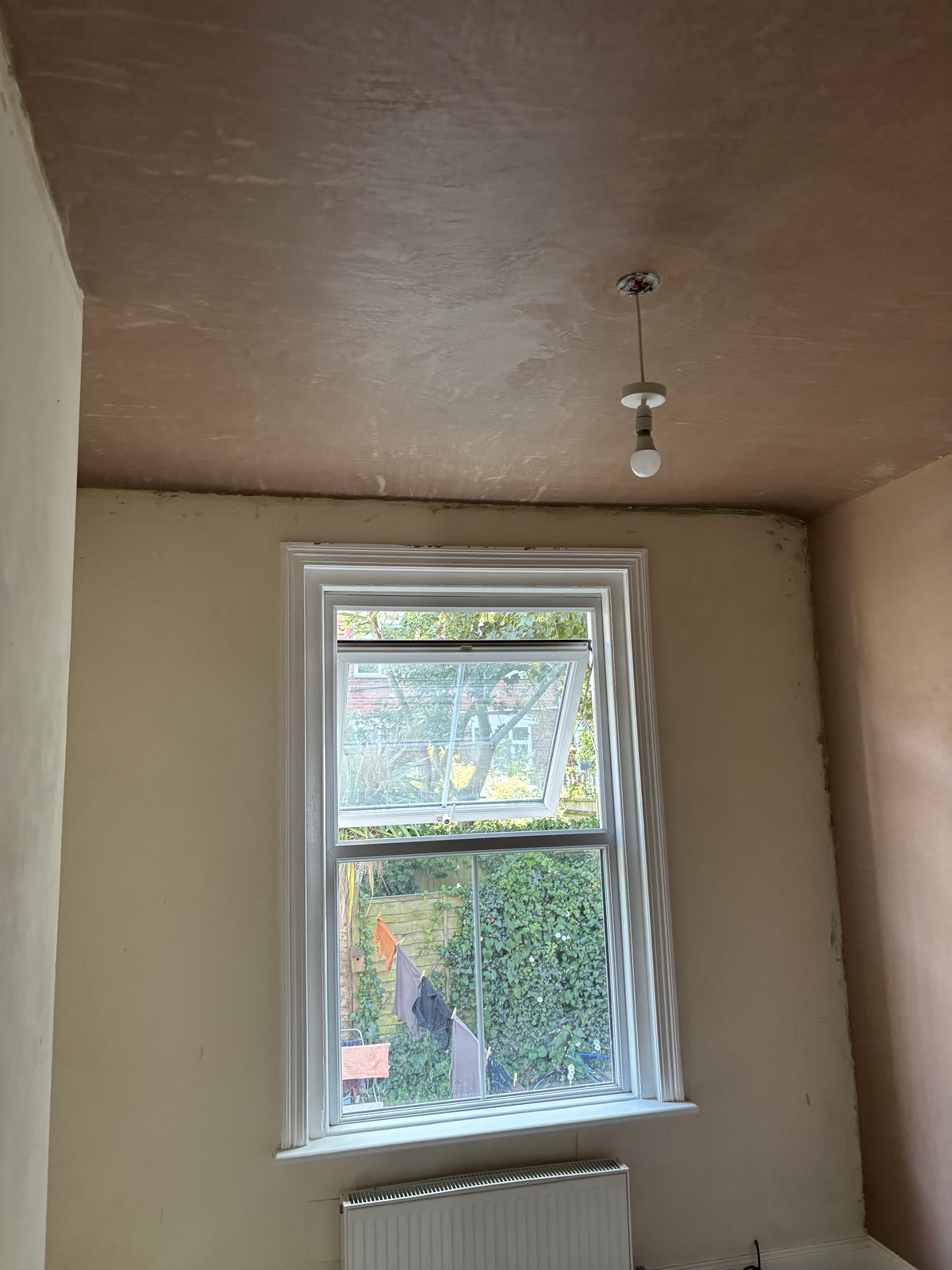 Ceiling skimmed